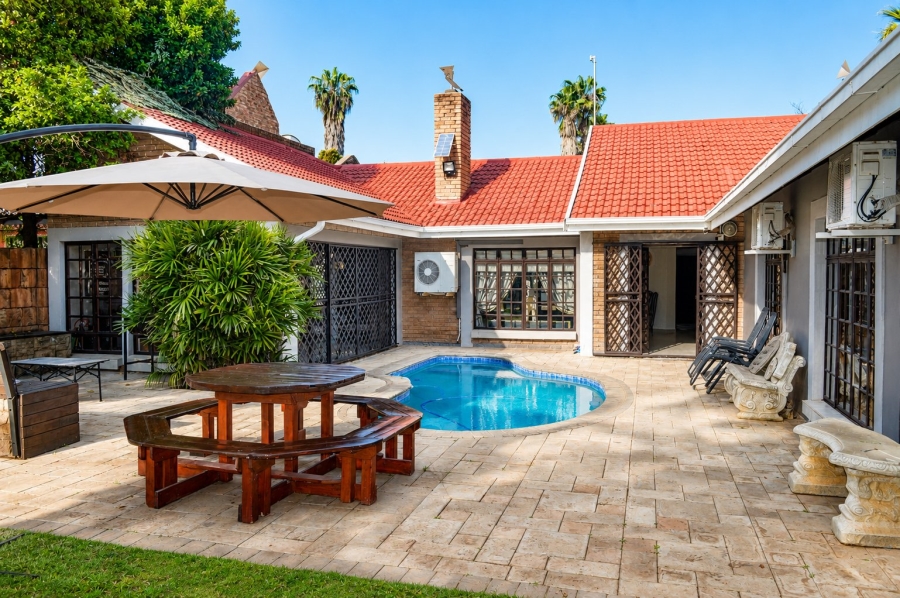 5 Bedroom Property for Sale in Wilkoppies North West